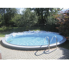 Rundes Schwimmbecken im Garten mit Leiter und Abdeckung