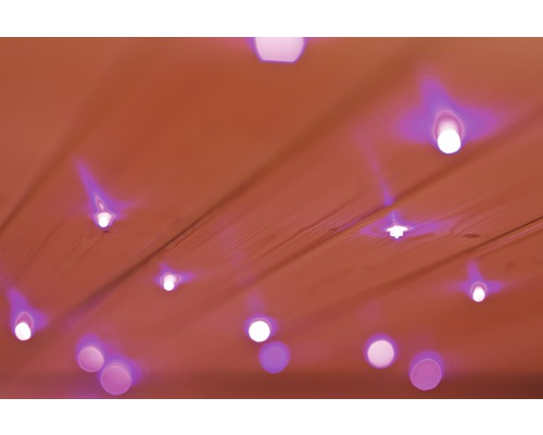 Plafond en bois avec spots LED intégrés