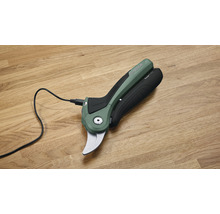 Bosch Akku Gartenschere mit Ladekabel