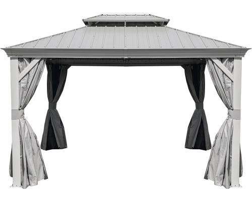 Pavillon avec structure métallique et rideaux