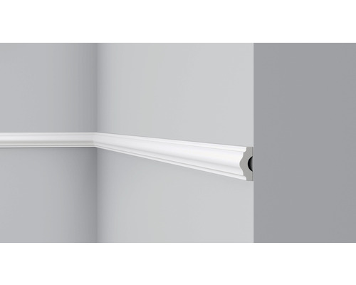 Profilé mural CL1,1 x 2 m, 16 x 38 mm Plinthe sur un mur