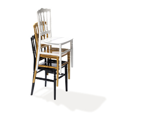Pile de trois chaises Chiavari en noir, doré et blanc