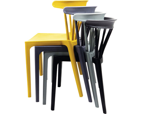 Chaises empilables en plastique