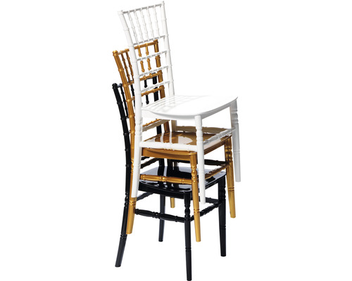 Pile de chaises en noir, or et blanc