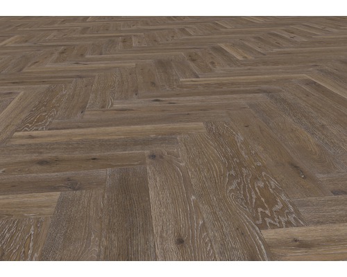 Verlegung von Laminatboden im Fischgrätmuster