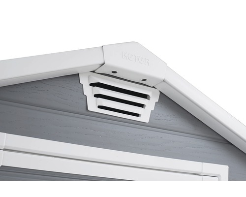 Detailansicht eines Gartenhauses mit Keter Logo und Belüftung