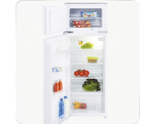 Réfrigérateur ouvert avec compartiment congélateur et divers aliments