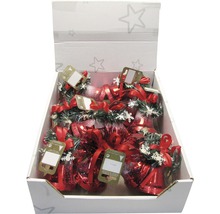 Rote Weihnachtsglocken mit Dekoration im Karton