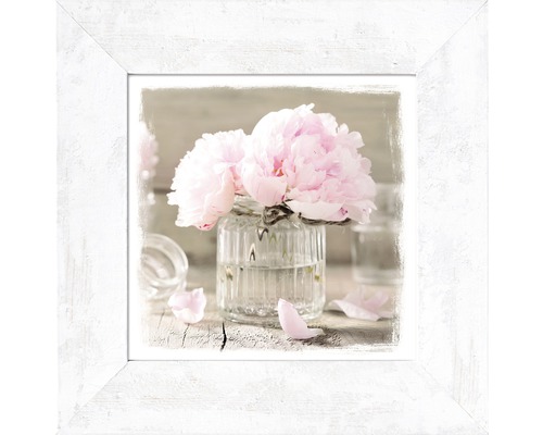 Image encadrée avec des pivoines roses dans un vase en verre