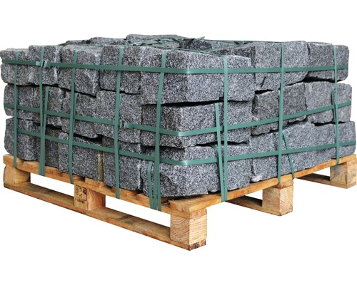 Palette mit Pflastersteinen aus Granit