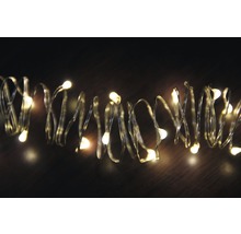 Guirlande lumineuse LED sur fond sombre