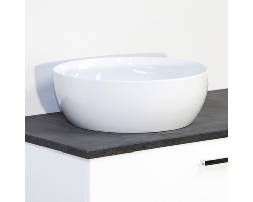 Aufsatzwaschbecken aus Keramik auf einem Waschtischunterschrank