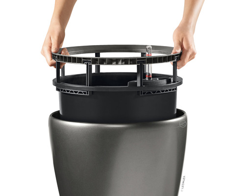 Image d''un pot de fleurs avec système d''irrigation