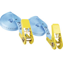 Zwei hellblaue Spanngurte mit gelben Ratschen