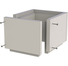 Meuble en bois en forme de cube fixé avec des vis