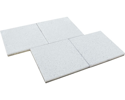 Plusieurs plaques de plafond acoustiques en fibres minérales