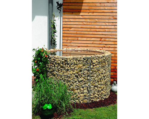 Jardinière surélevée en gabion dans un jardin remplie de pierres