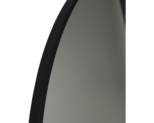 Detailansicht eines runden Spiegels mit Rahmen