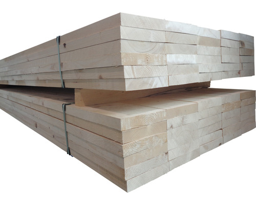 Pile de bois de construction brut pour les projets de construction