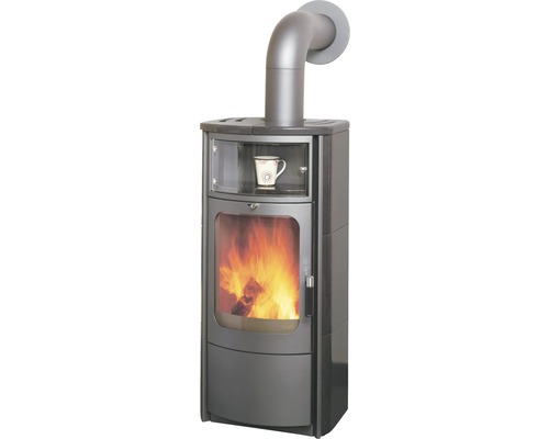 Poêle à bois avec bois de chauffage et tasse dans le compartiment de rangement