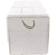 Weisse Holzkiste mit Deckel und Seilgriffen zur Aufbewahrung