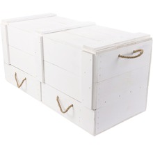 Weiße Holzkiste mit Seilgriffen