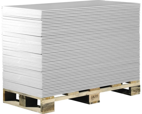 Stapel Gipskartonplatten auf einer Holzpalette