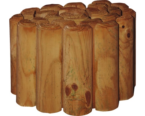 Bordure de parterre en bois composée de poteaux ronds