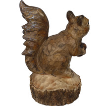 Dekorative Eichhörnchenfigur aus Holz mit Nuss