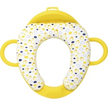 Gelber Toilettensitzverkleinerer mit Pinguinmuster