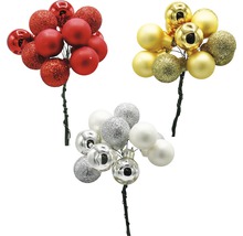 Boules de Noël décoratives en rouge, or et argent en bouquet