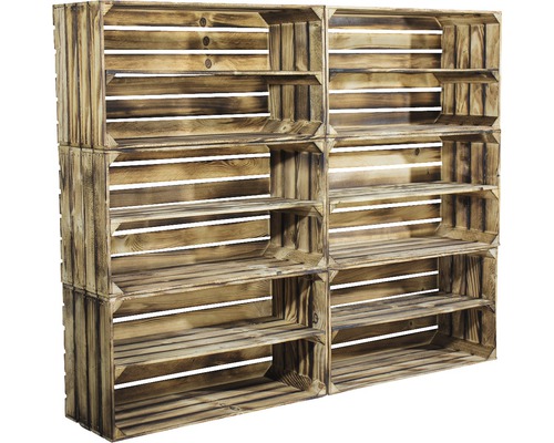 Gestapelte Holzkisten als Regalsystem
