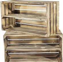 Zwei Holzregale gestapelt