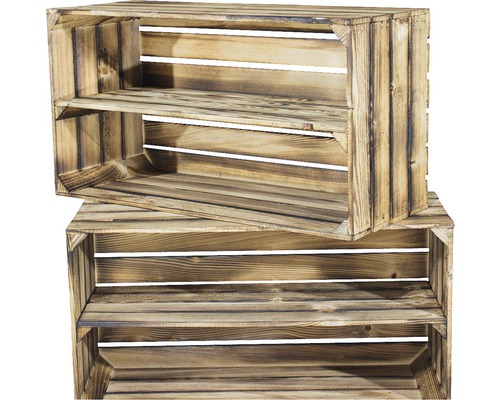 Zwei Holzregale gestapelt