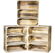 Drei Holzkisten als Regale gestapelt