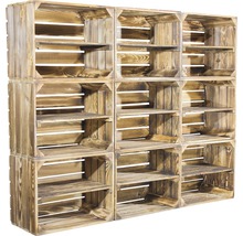 Regal aus neun Holzkisten