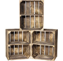 Drei Holzkisten gestapelt als Regal