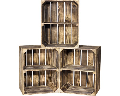 Drei Holzkisten gestapelt als Regal