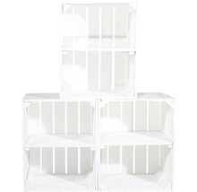 Stapel aus vier weißen Holzkisten zur Aufbewahrung