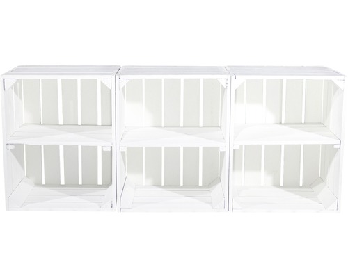 Drei weisse Holzkisten mit Regalböden