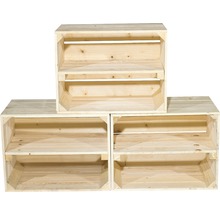 Drei Holzkisten gestapelt als Regal