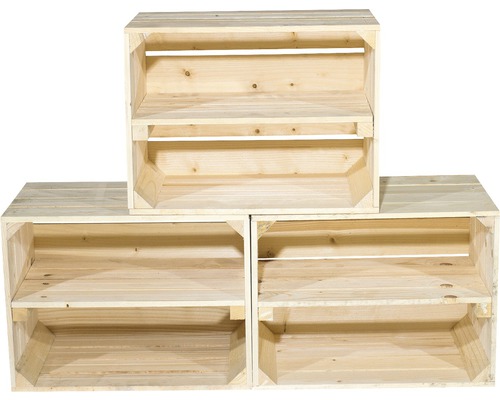 Drei Holzkisten gestapelt als Regal