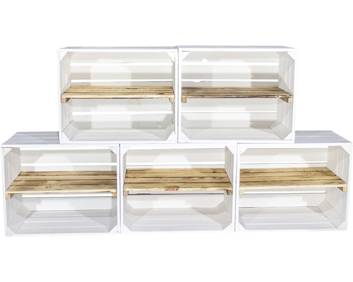 Fünf weisse Holzkisten mit Regalböden gestapelt