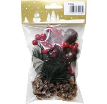 Dekoration im Beutel mit Tannenzapfen, Beeren und Zweigen
