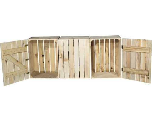 Drei Holzkisten, davon zwei mit Tür