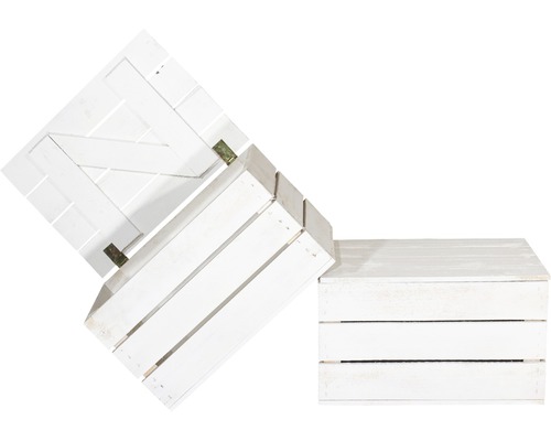 Drei weisse Holzkisten, eine mit Deckel