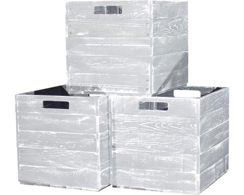 Drei Holzkisten gestapelt mit Griffen