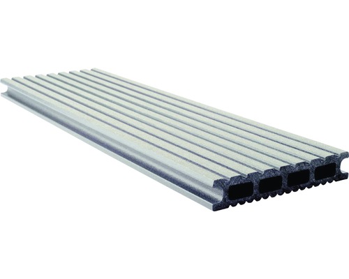 Terrassendiele aus Kunststoff mit Hohlkammerprofil