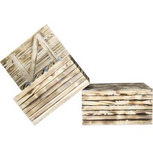 Zwei Holzkisten mit Deckel