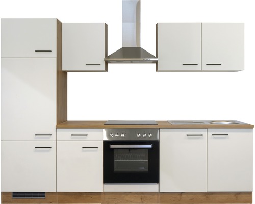 Küchenzeile mit Hängeschränken, Dunstabzugshaube, Herd und Spüle